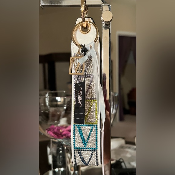 VS Rhinestone Sparkle Glittering Logo Wristlet Strap Key Chain - Picture 4 of 12